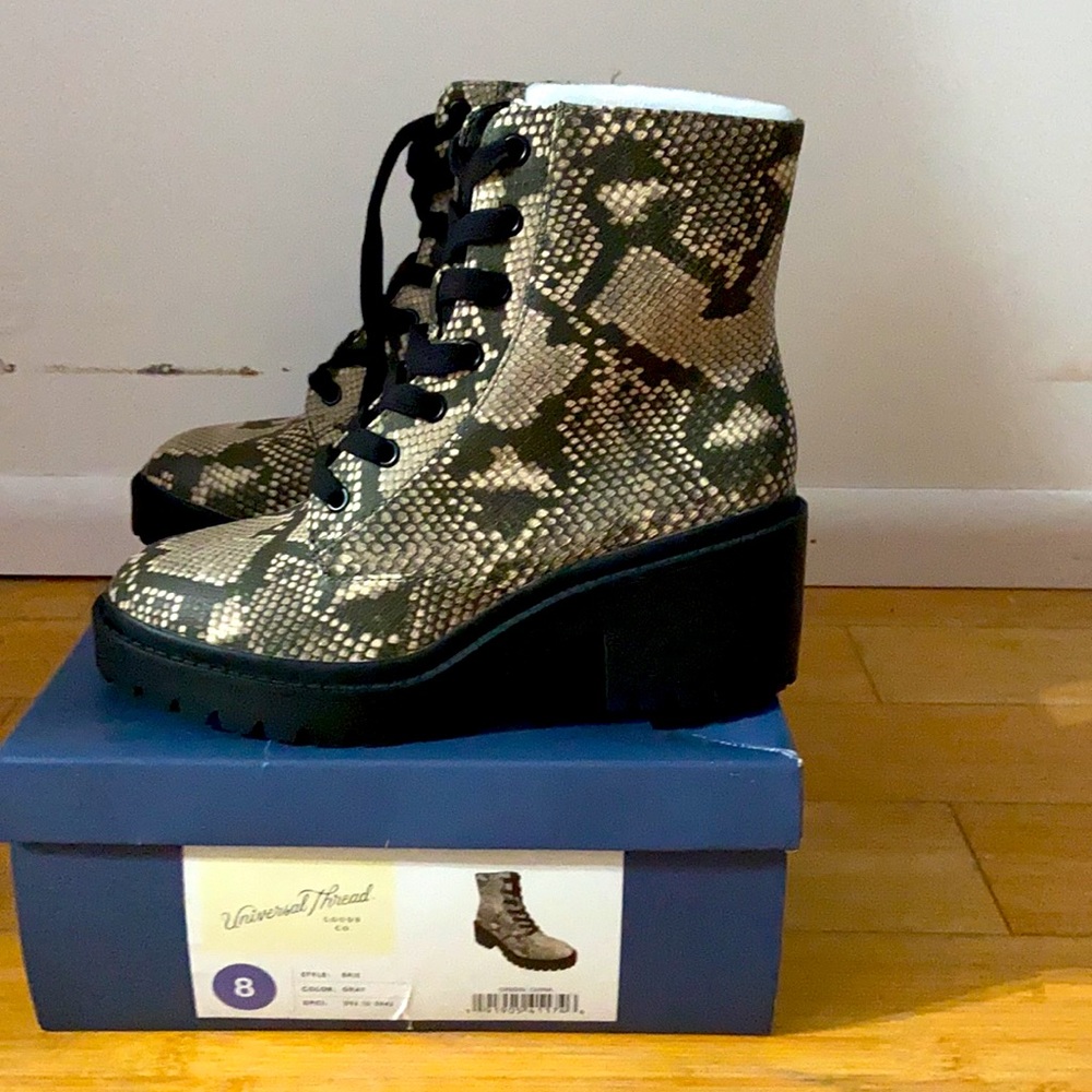 Universal Thread camouflage boots.